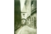 190 - Úzká a malebná Vejvodova ulice v pohledu od Jilské k Michalské